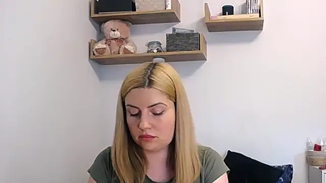 Snapshot of alisenties chatting on 06.12.26 alisenties online show from 06.12.26