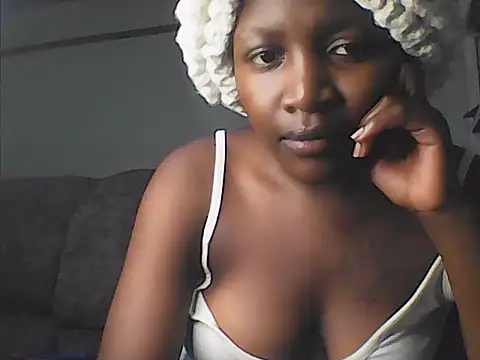 Snapshot of _yourgoodgirl chatting on 07.14.26 yourgoodgirl online show from 07.14.26