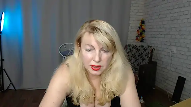 Snapshot of Samantha_Si chatting on 12.14.24 Samantha Si online show from 12.14.24