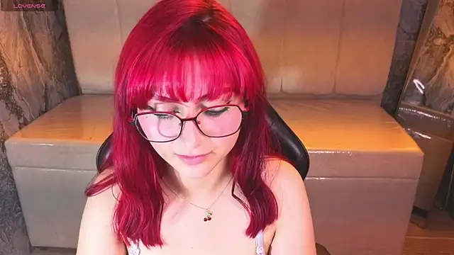 Snapshot of Queen_Red_v chatting on 07.17.26 Queen Red v online show from 07.17.26