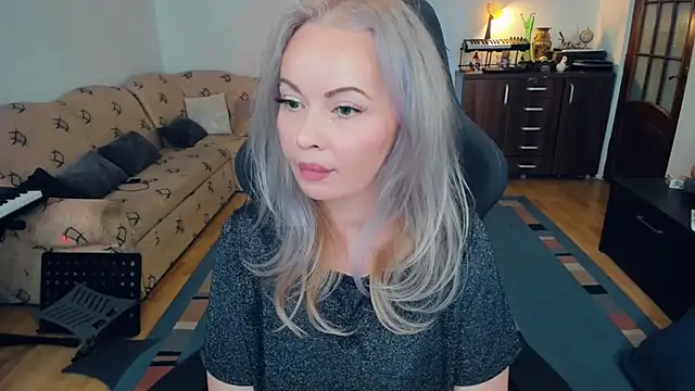 Snapshot of WhitneyLynn chatting on 01.04.25 WhitneyLynn online show from 01.04.25