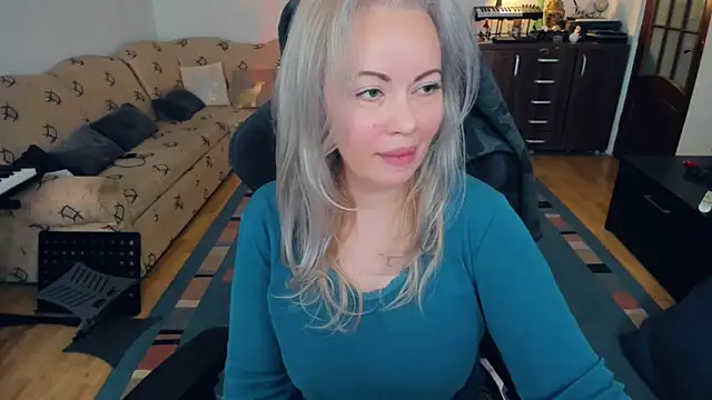 Snapshot of WhitneyLynn chatting on 01.07.25 WhitneyLynn online show from 01.07.25