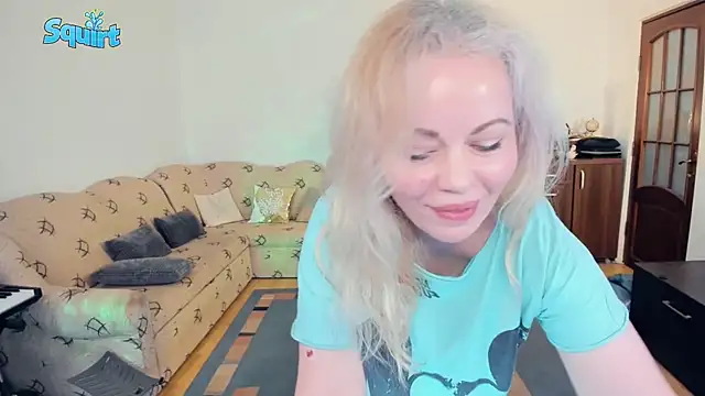 Snapshot of WhitneyLynn chatting on 03.15.25 WhitneyLynn online show from 03.15.25