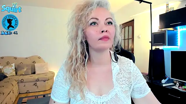 Snapshot of WhitneyLynn chatting on 09.13.25 WhitneyLynn online show from 09.13.25