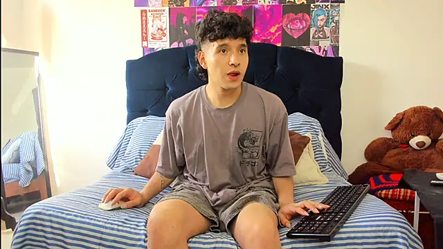 Snapshot of ZOREN33 chatting on 07.15.26 ZOREN33 online show from 07.15.26
