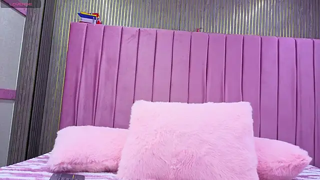 Sofia Messy- online show from 07.17.26