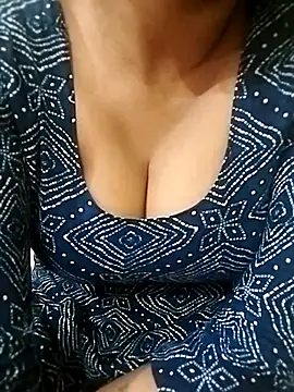 Snapshot of Sania-shina chatting on 07.17.26 Sania-shina online show from 07.17.26