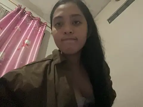 Snapshot of hazelnuties chatting on 07.17.26 hazelnuties online show from 07.17.26