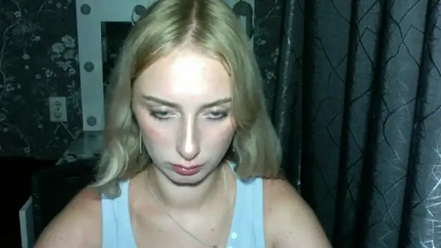 Snapshot of ellisweets chatting on 08.06.26 ellisweets online show from 08.06.26