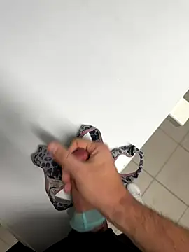 Snapshot of swissboy22 chatting on 10.18.25 swissboy22 online show from 10.18.25