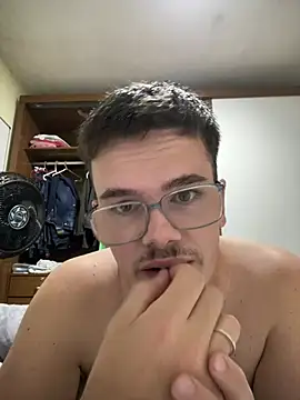 Snapshot of backes_re chatting on 07.31.26 backes re online show from 07.31.26