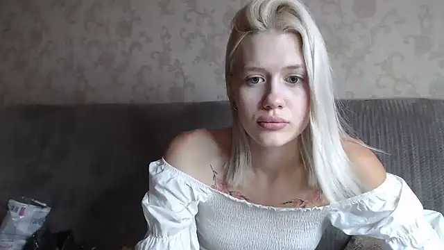 Snapshot of BlondyLedy chatting on 07.22.26 BlondyLedy online show from 07.22.26