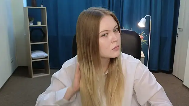 Snapshot of HortensiaHall chatting on 07.24.26 HortensiaHall online show from 07.24.26
