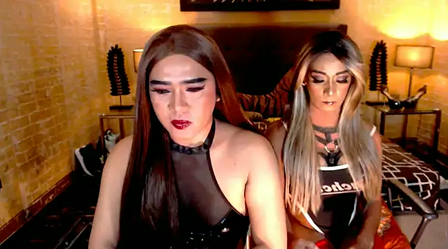 Snapshot of BigCumHuntersxx chatting on 12.18.24 BigCumHuntersxx online show from 12.18.24