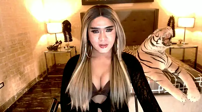 Snapshot of BigCumHuntersxx chatting on 01.17.25 BigCumHuntersxx online show from 01.17.25