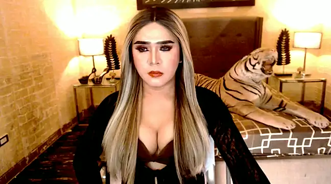 Snapshot of BigCumHuntersxx chatting on 01.19.25 BigCumHuntersxx online show from 01.19.25