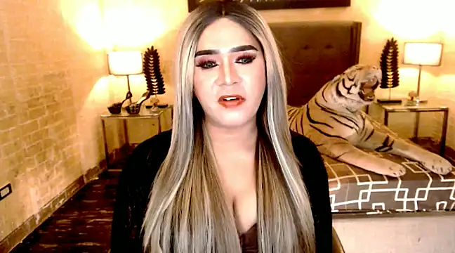 Snapshot of BigCumHuntersxx chatting on 01.19.25 BigCumHuntersxx online show from 01.19.25