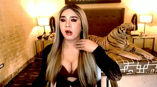 Snapshot of BigCumHuntersxx chatting on 01.19.25 BigCumHuntersxx online show from 01.19.25