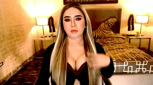 Snapshot of BigCumHuntersxx chatting on 01.20.25 BigCumHuntersxx online show from 01.20.25