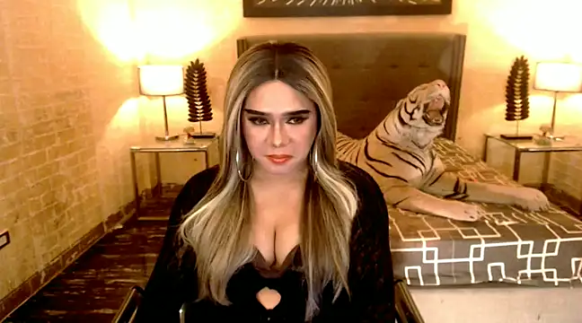 Snapshot of BigCumHuntersxx chatting on 01.22.25 BigCumHuntersxx online show from 01.22.25