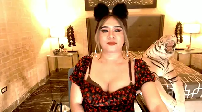 Snapshot of BigCumHuntersxx chatting on 02.05.25 BigCumHuntersxx online show from 02.05.25