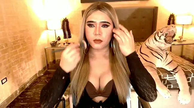 Snapshot of BigCumHuntersxx chatting on 02.06.25 BigCumHuntersxx online show from 02.06.25