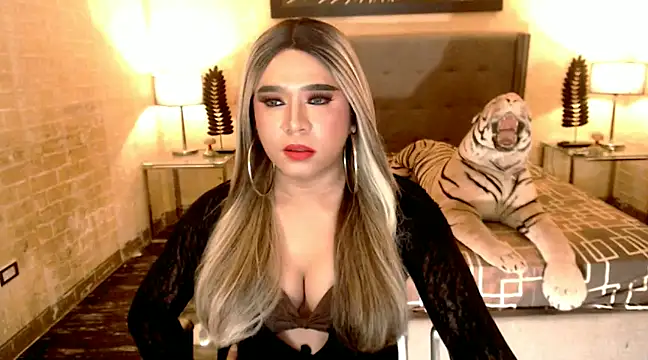 Snapshot of BigCumHuntersxx chatting on 02.11.25 BigCumHuntersxx online show from 02.11.25