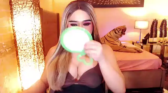 Snapshot of BigCumHuntersxx chatting on 03.11.25 BigCumHuntersxx online show from 03.11.25