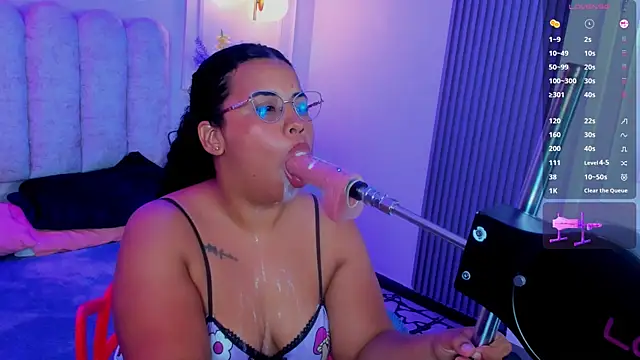 Snapshot of bigass_brunette_ chatting on 07.26.26 bigass brunette online show from 07.26.26