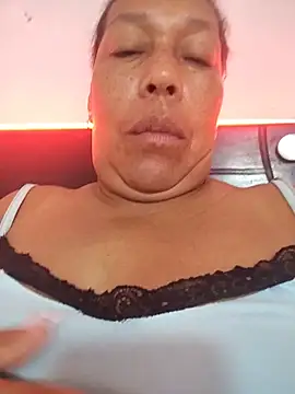 Snapshot of Bella-Milf_ chatting on 08.04.26 Bella-Milf online show from 08.04.26