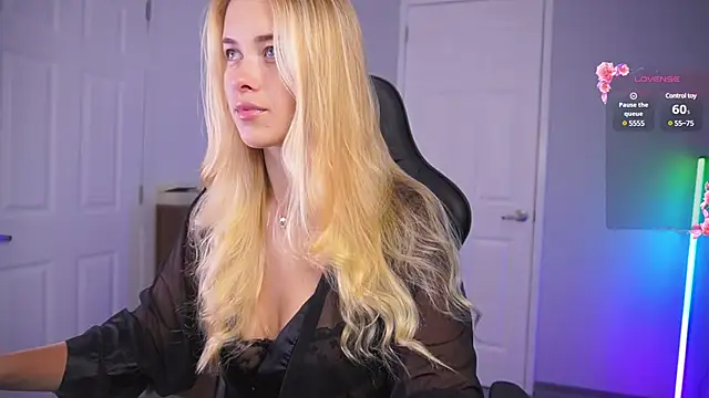 Snapshot of DanikaDillan chatting on 01.24.25 DanikaDillan online show from 01.24.25