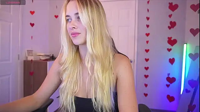 Snapshot of DanikaDillan chatting on 02.19.25 DanikaDillan online show from 02.19.25