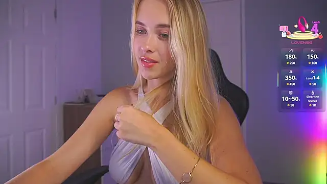 Snapshot of DanikaDillan chatting on 03.03.25 DanikaDillan online show from 03.03.25