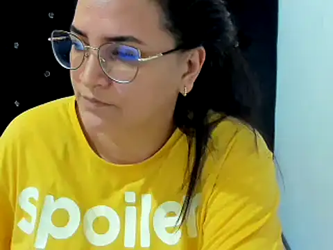 Snapshot of MARILYN_GARCIA chatting on 12.27.24 MARILYN GARCIA online show from 12.27.24