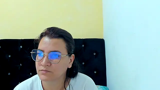 Snapshot of MARILYN_GARCIA chatting on 12.30.24 MARILYN GARCIA online show from 12.30.24