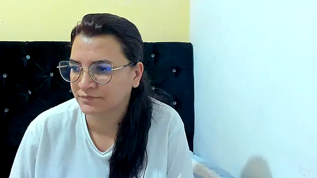 Snapshot of MARILYN_GARCIA chatting on 12.31.24 MARILYN GARCIA online show from 12.31.24