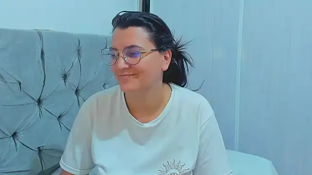 Snapshot of MARILYN_GARCIA chatting on 01.22.25 MARILYN GARCIA online show from 01.22.25