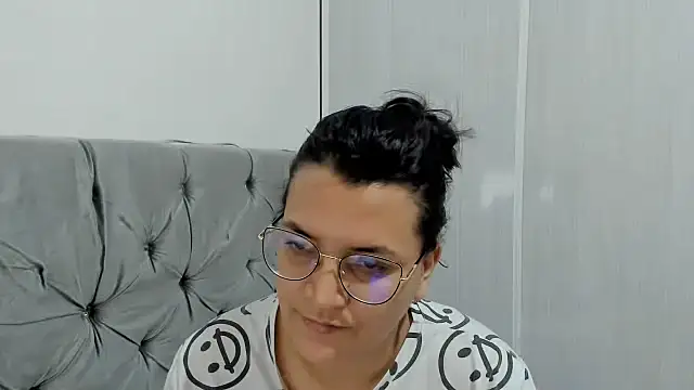 Snapshot of MARILYN_GARCIA chatting on 01.27.25 MARILYN GARCIA online show from 01.27.25