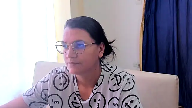 Snapshot of MARILYN_GARCIA chatting on 02.19.25 MARILYN GARCIA online show from 02.19.25