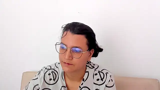 Snapshot of MARILYN_GARCIA chatting on 02.20.25 MARILYN GARCIA online show from 02.20.25