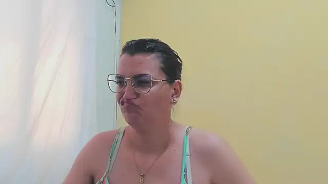 Snapshot of MARILYN_GARCIA chatting on 03.10.25 MARILYN GARCIA online show from 03.10.25