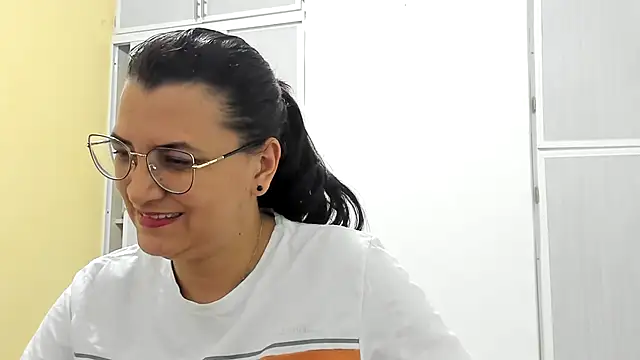 Snapshot of MARILYN_GARCIA chatting on 03.15.25 MARILYN GARCIA online show from 03.15.25