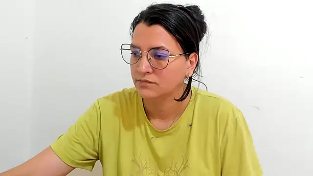Snapshot of MARILYN_GARCIA chatting on 09.17.25 MARILYN GARCIA online show from 09.17.25