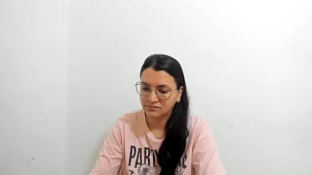 Snapshot of MARILYN_GARCIA chatting on 09.19.25 MARILYN GARCIA online show from 09.19.25