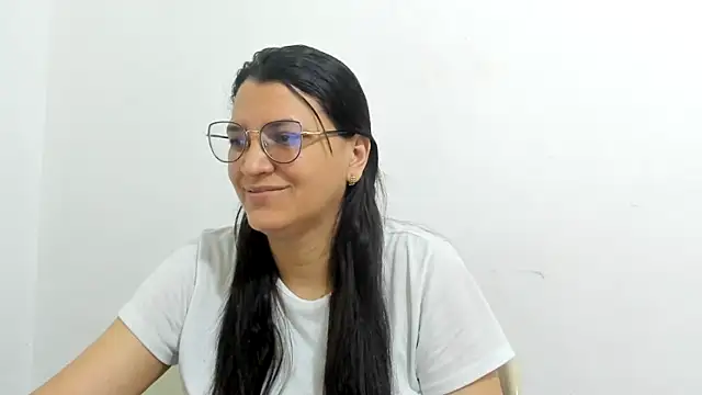 Snapshot of MARILYN_GARCIA chatting on 09.27.25 MARILYN GARCIA online show from 09.27.25