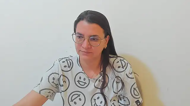 Snapshot of MARILYN_GARCIA chatting on 10.06.25 MARILYN GARCIA online show from 10.06.25