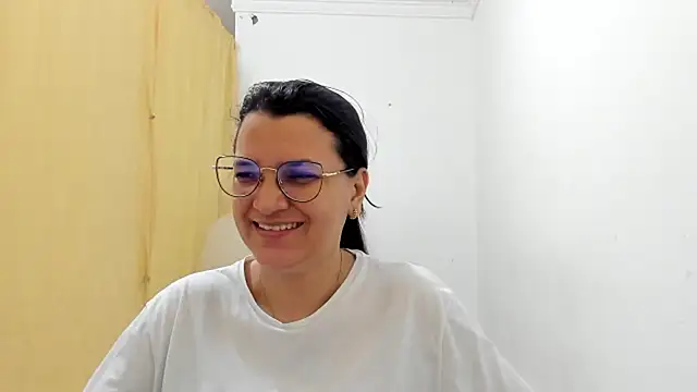 Snapshot of MARILYN_GARCIA chatting on 10.17.25 MARILYN GARCIA online show from 10.17.25