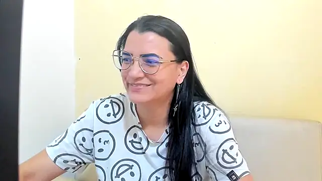 Snapshot of MARILYN_GARCIA chatting on 04.25.26 MARILYN GARCIA online show from 04.25.26