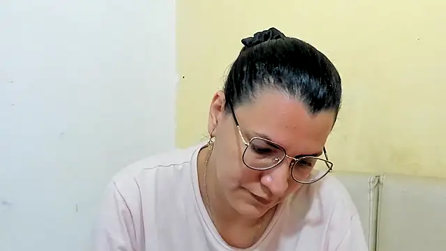 Snapshot of MARILYN_GARCIA chatting on 05.05.26 MARILYN GARCIA online show from 05.05.26