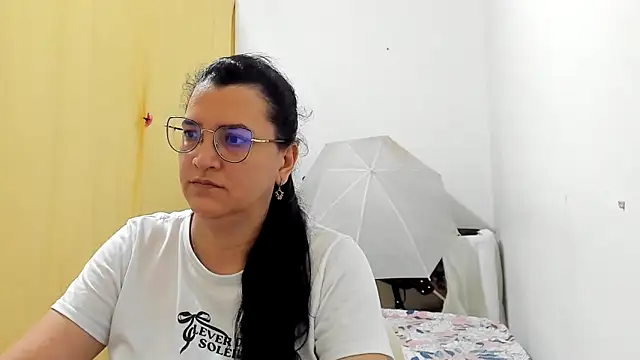Snapshot of MARILYN_GARCIA chatting on 05.27.26 MARILYN GARCIA online show from 05.27.26
